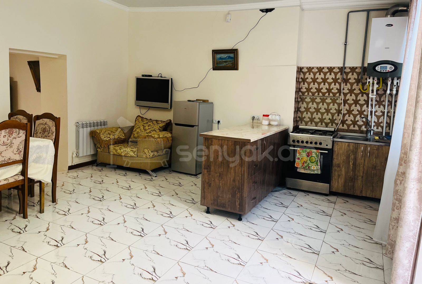 2 Սենյականոց Բնակարան Քարե Շենքում, 70քմ, 1/1 հարկ, Նորմալ Վիճակում, Կահավորված