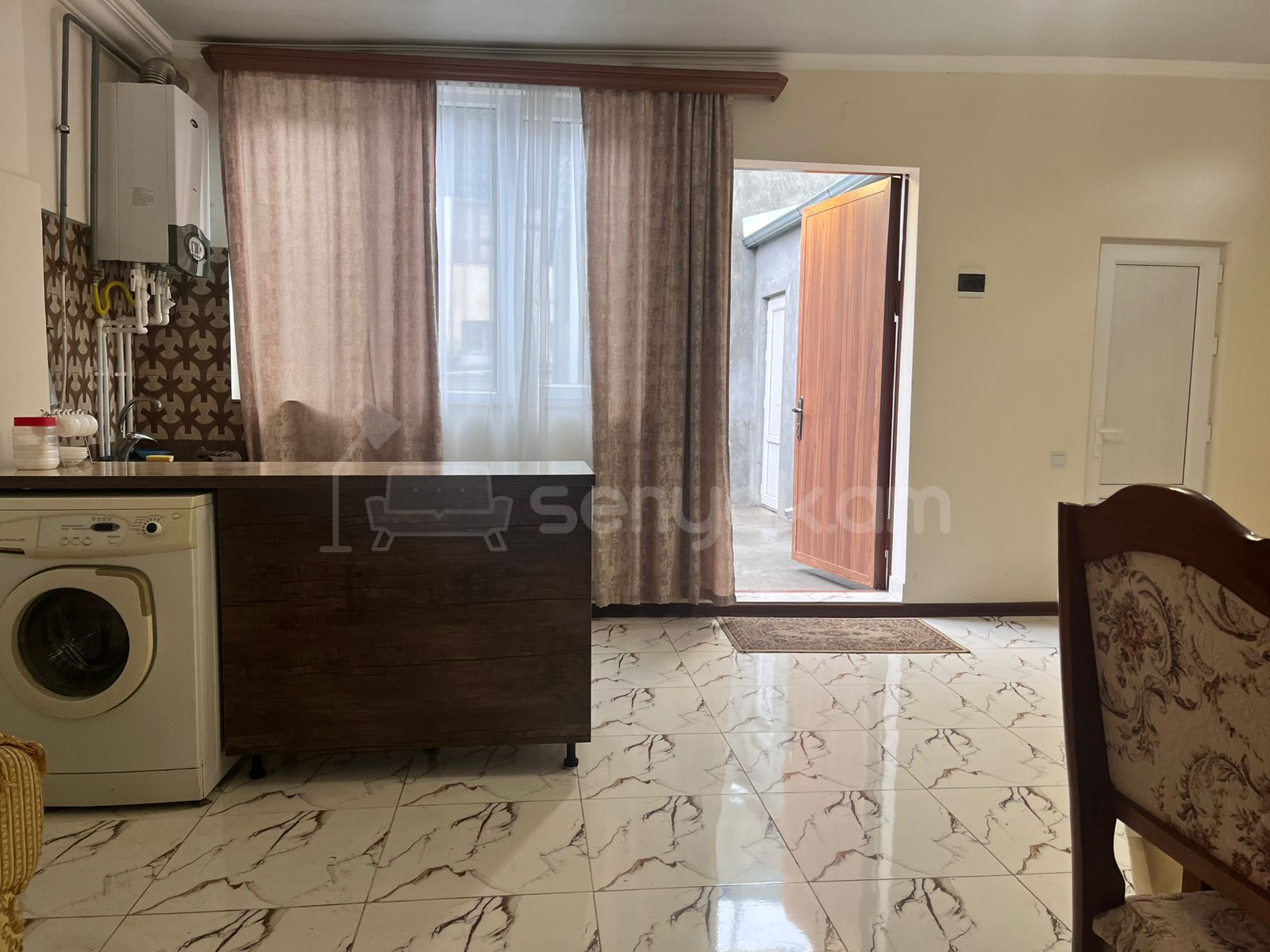 2 Սենյականոց Բնակարան Քարե Շենքում, 70քմ, 1/1 հարկ, Նորմալ Վիճակում, Կահավորված