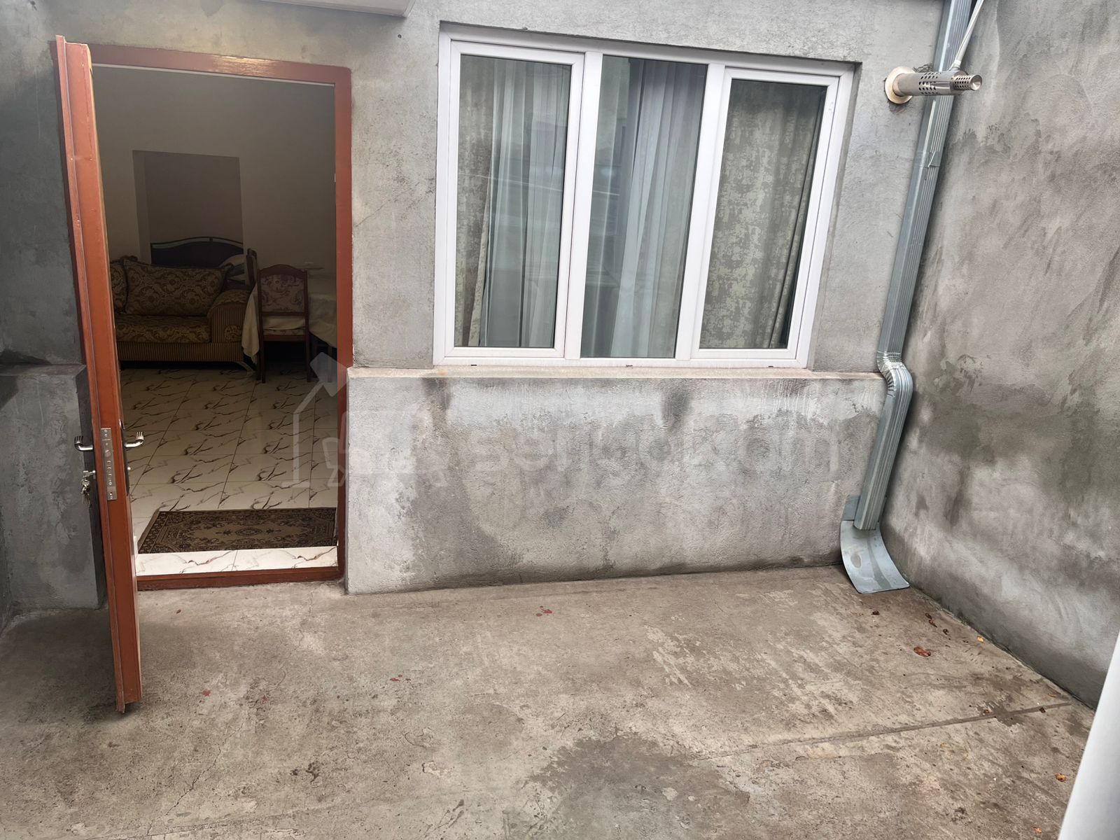 2 Սենյականոց Բնակարան Քարե Շենքում, 70քմ, 1/1 հարկ, Նորմալ Վիճակում, Կահավորված