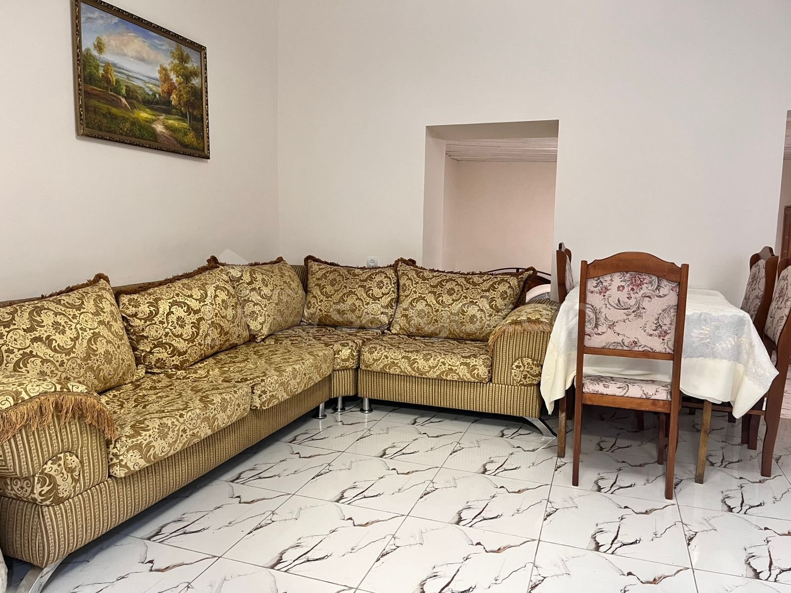 2 Սենյականոց Բնակարան Քարե Շենքում, 70քմ, 1/1 հարկ, Նորմալ Վիճակում, Կահավորված