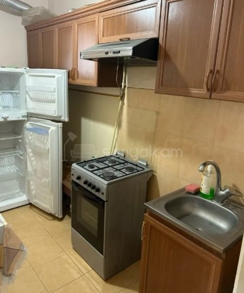 1 Սենյականոց Բնակարան Քարե Շենքում, 50քմ, 5/5 հարկ, Կոսմետիկ Վերանորոգված