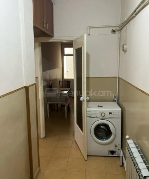 1 Սենյականոց Բնակարան Քարե Շենքում, 50քմ, 5/5 հարկ, Կոսմետիկ Վերանորոգված