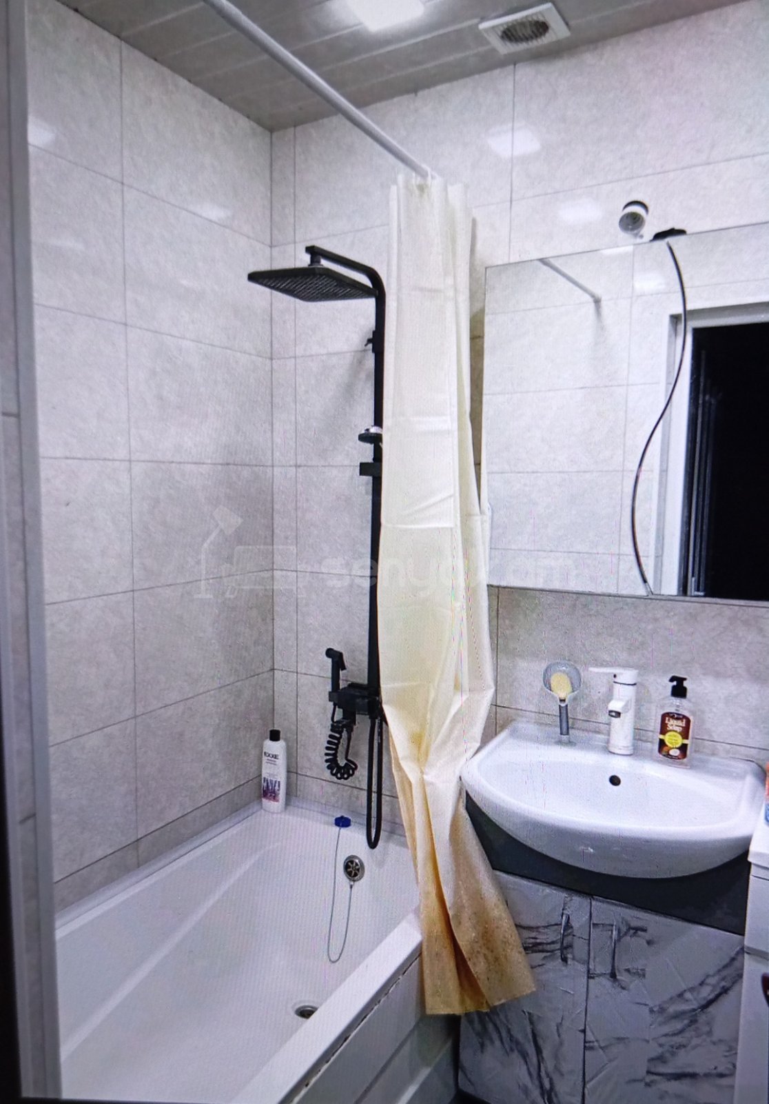 3 Սենյականոց Բնակարան Քարե Շենքում, 76քմ, 1/5 հարկ, Կապիտալ Վերանորոգված