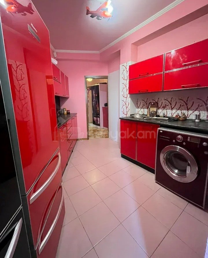 3 Սենյականոց Բնակարան, 86քմ, 4/12 հարկ, Նորմալ Վիճակում