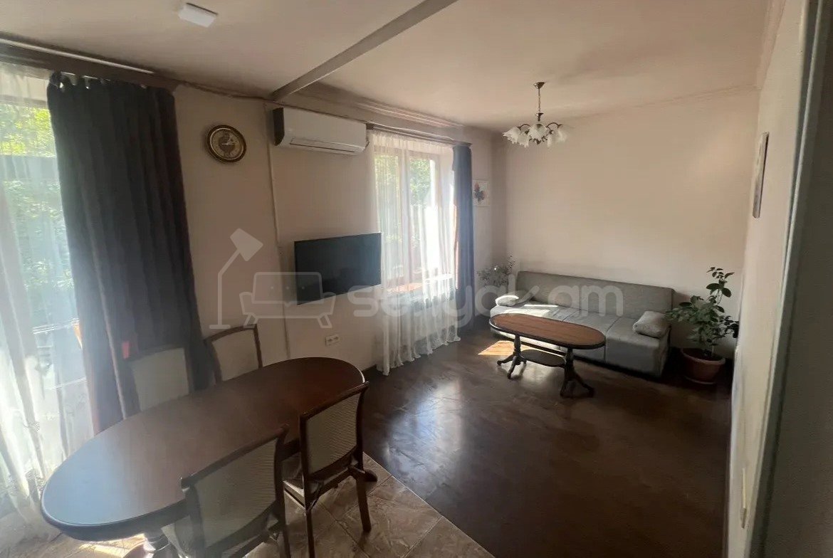 2 Սենյականոց Բնակարան Քարե Շենքում, 40քմ, 2/5 հարկ, Կապիտալ Վերանորոգված