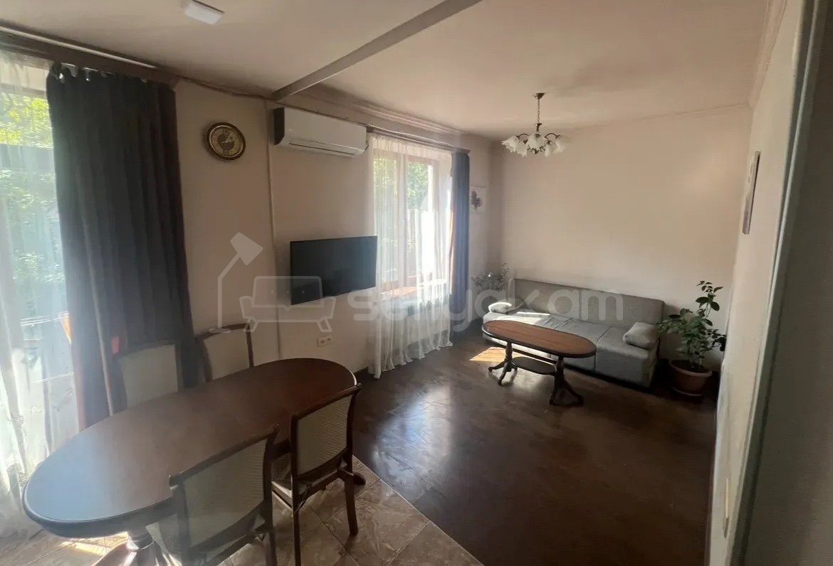 2 Սենյականոց Բնակարան Քարե Շենքում, 40քմ, 2/5 հարկ, Կապիտալ Վերանորոգված