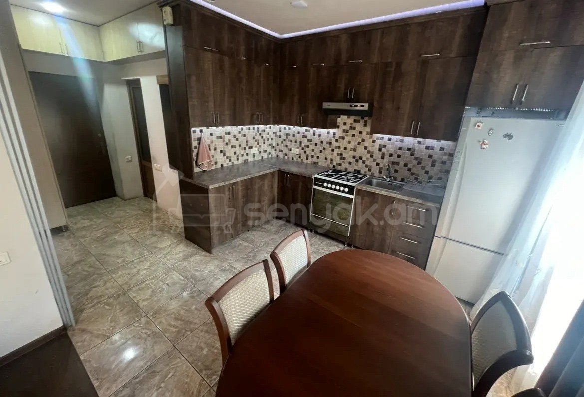 2 Սենյականոց Բնակարան Քարե Շենքում, 40քմ, 2/5 հարկ, Կապիտալ Վերանորոգված