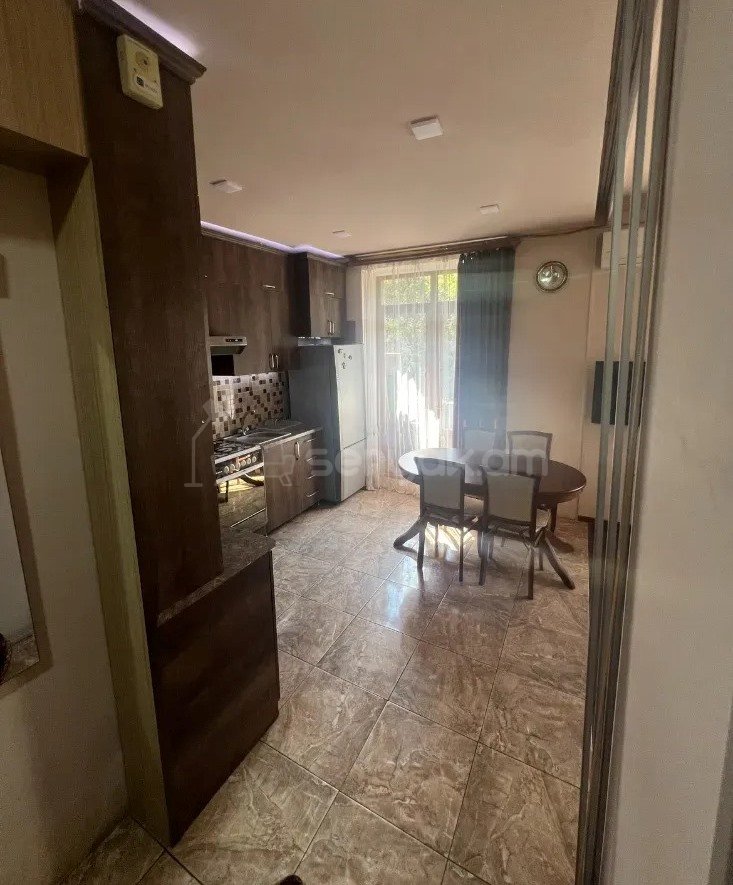 2 Սենյականոց Բնակարան Քարե Շենքում, 40քմ, 2/5 հարկ, Կապիտալ Վերանորոգված