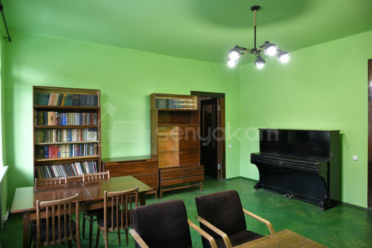 2 Սենյականոց Բնակարան Քարե Շենքում, 80քմ, 2/5 հարկ, Կապիտալ Վերանորոգված, Կահավորված, Արևկող