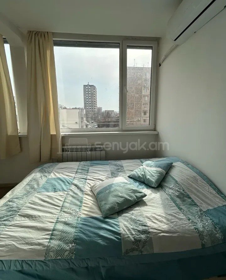 1 Սենյականոց Բնակարան Քարե Շենքում, 42քմ, 5/5 հարկ, Կապիտալ Վերանորոգված