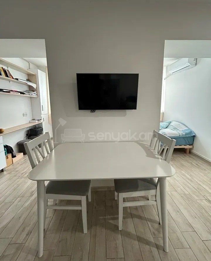 1 Սենյականոց Բնակարան Քարե Շենքում, 42քմ, 5/5 հարկ, Կապիտալ Վերանորոգված