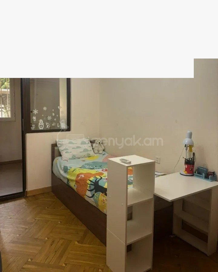 3 Սենյականոց Բնակարան Քարե Շենքում, 78քմ, 2/5 հարկ, Կապիտալ Վերանորոգված, Կահավորված