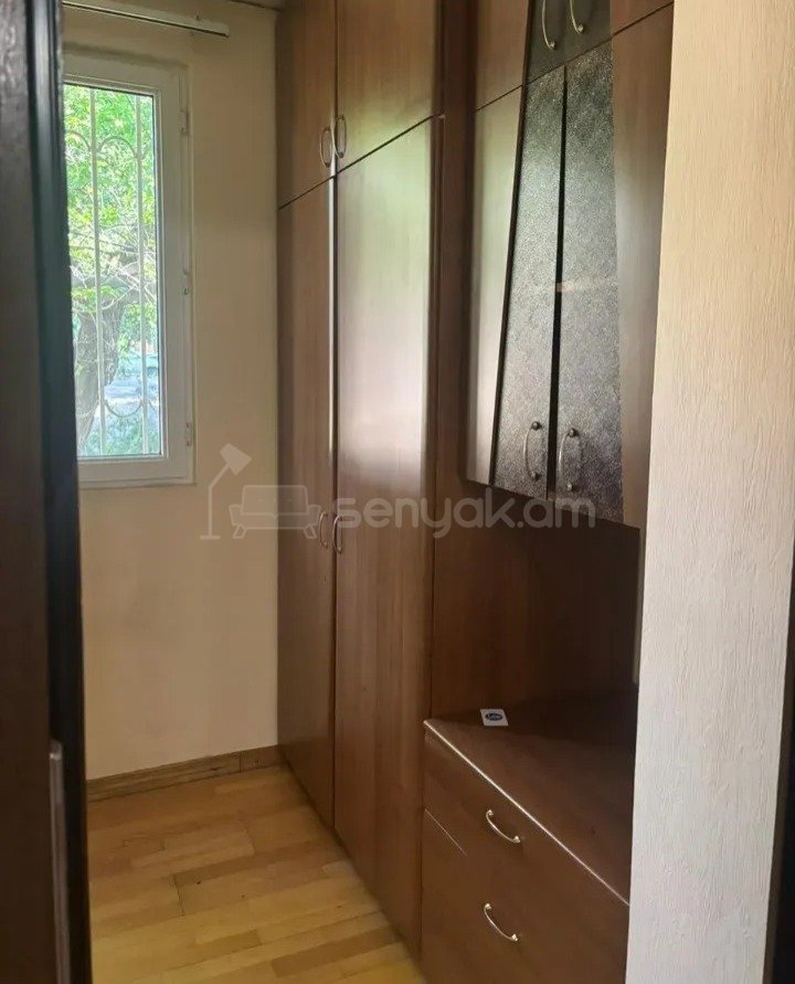 3 Սենյականոց Բնակարան Քարե Շենքում, 78քմ, 2/5 հարկ, Կապիտալ Վերանորոգված, Կահավորված