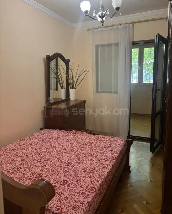 3 Սենյականոց Բնակարան Քարե Շենքում, 78քմ, 2/5 հարկ, Կապիտալ Վերանորոգված, Կահավորված