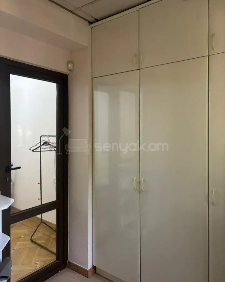 3 Սենյականոց Բնակարան Քարե Շենքում, 78քմ, 2/5 հարկ, Կապիտալ Վերանորոգված, Կահավորված