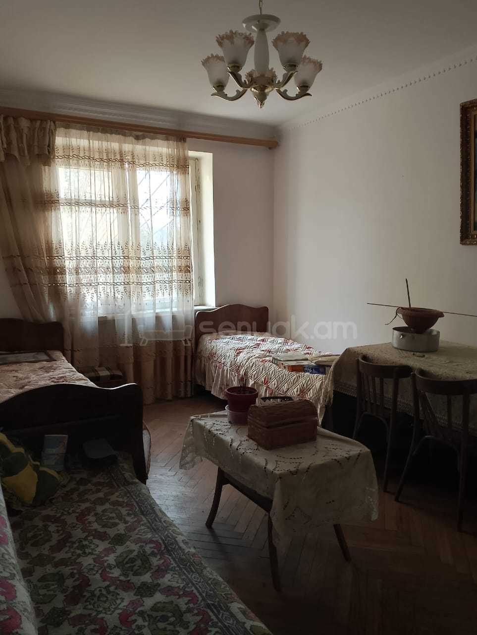 1 Սենյականոց Բնակարան Քարե Շենքում, 30քմ, 1/5 հարկ, Պետական Վիճակում, Կահավորված, Արևկող