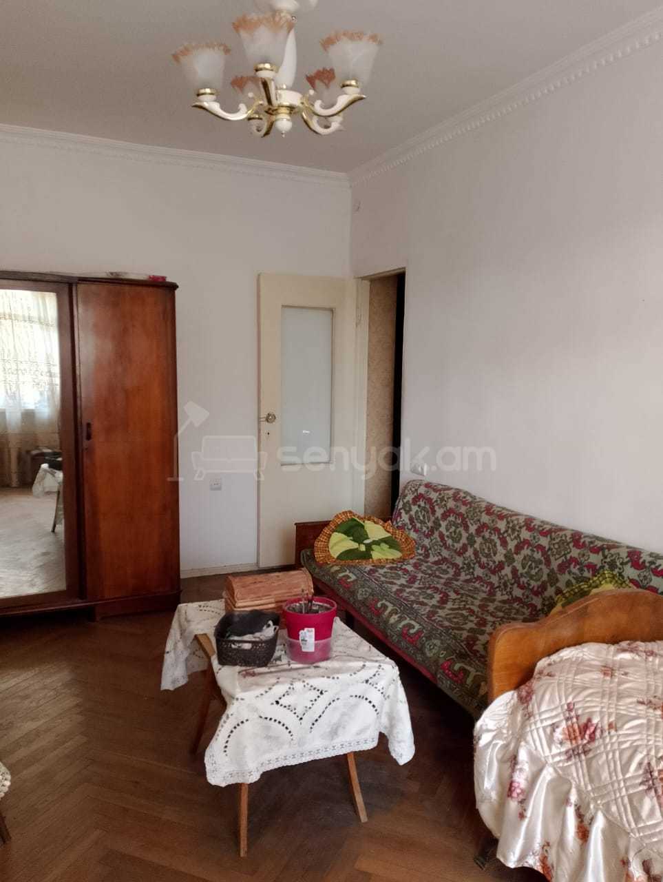 1 Սենյականոց Բնակարան Քարե Շենքում, 30քմ, 1/5 հարկ, Պետական Վիճակում, Կահավորված, Արևկող