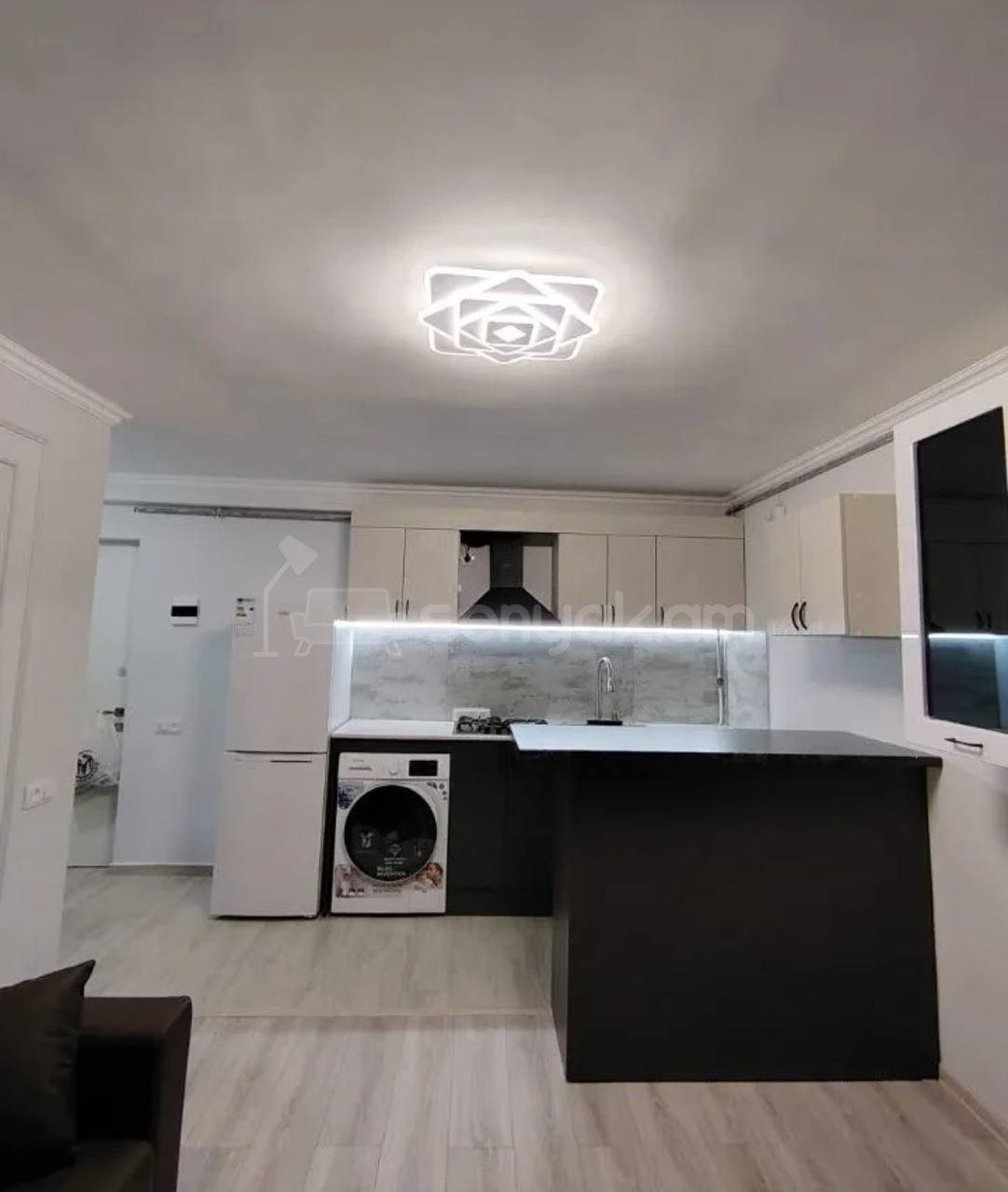 2 Սենյականոց Բնակարան Քարե Շենքում, 39քմ, 3/5 հարկ, Կապիտալ Վերանորոգված, Կահավորված, Արևկող