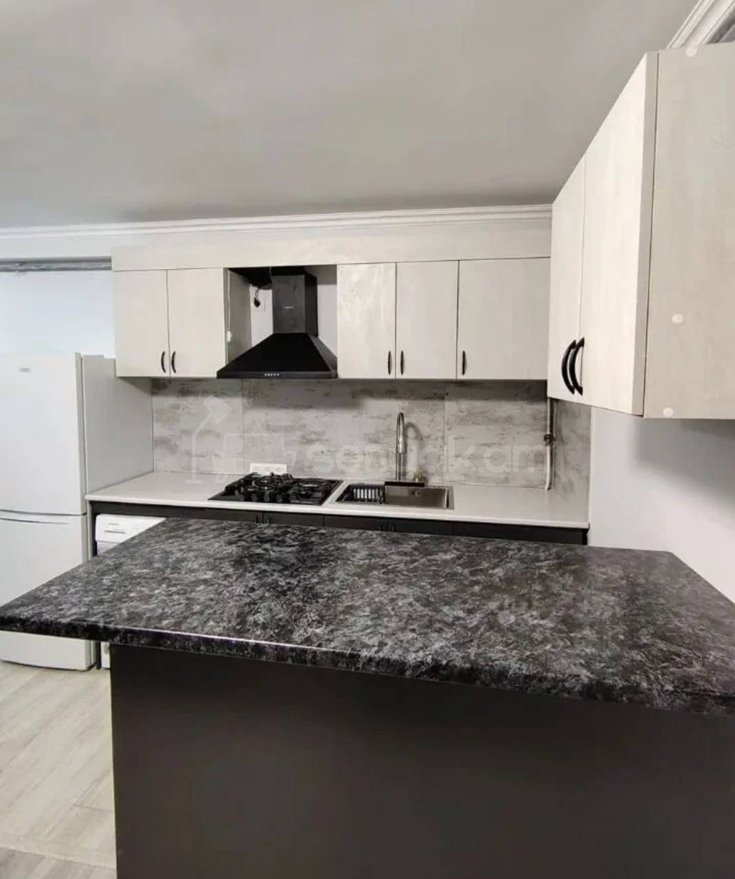 2 Սենյականոց Բնակարան Քարե Շենքում, 39քմ, 3/5 հարկ, Կապիտալ Վերանորոգված, Կահավորված, Արևկող