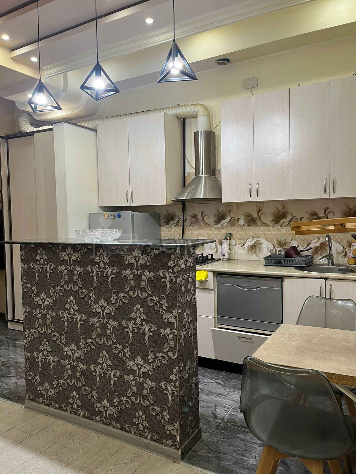 1 Սենյականոց Բնակարան Քարե Շենքում, 40քմ, 1/5 հարկ, Կապիտալ Վերանորոգված, Կահավորված, Արևկող