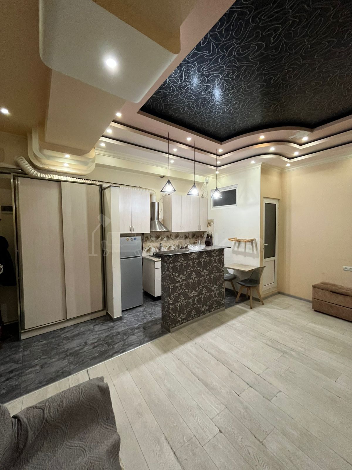 1 Սենյականոց Բնակարան Քարե Շենքում, 40քմ, 1/5 հարկ, Կապիտալ Վերանորոգված, Կահավորված, Արևկող