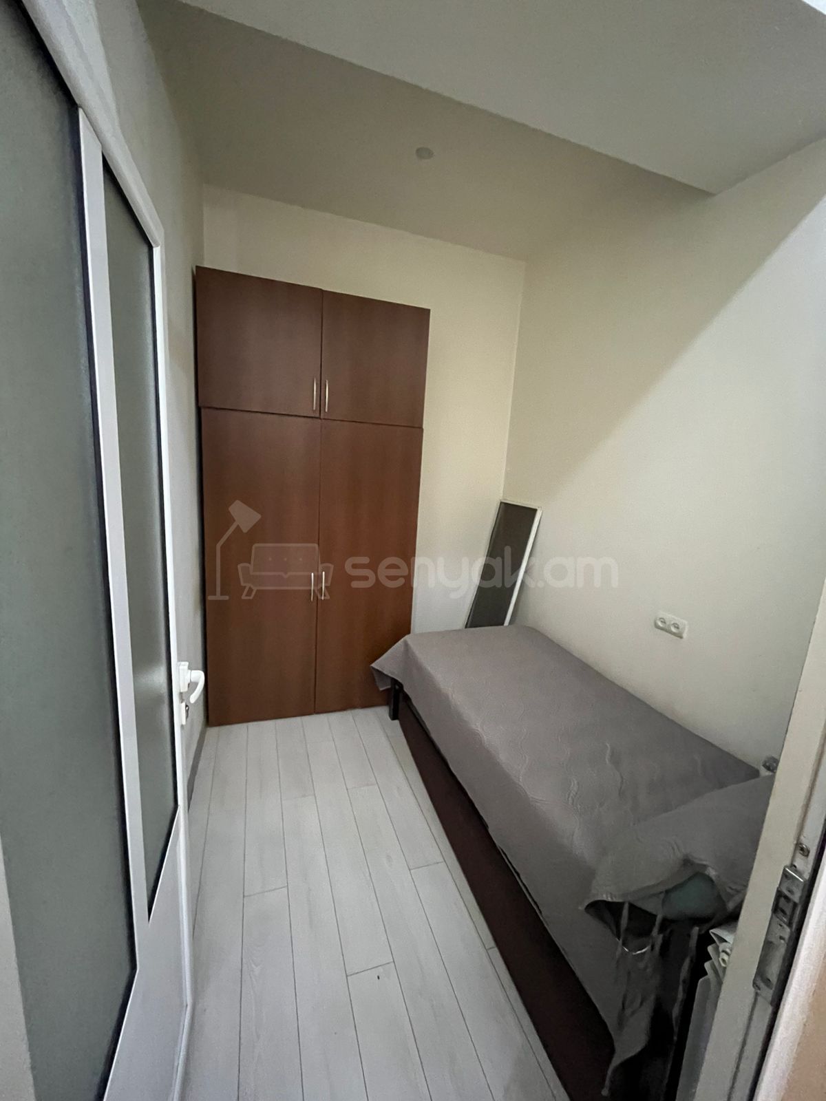 1 Սենյականոց Բնակարան Քարե Շենքում, 40քմ, 1/5 հարկ, Կապիտալ Վերանորոգված, Կահավորված, Արևկող