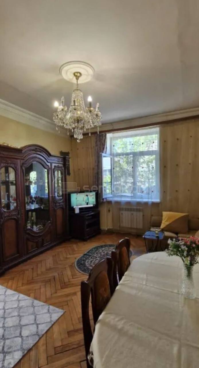 2 Սենյականոց Բնակարան Քարե Շենքում, 55քմ, 2/5 հարկ, Նորմալ Վիճակում, Կահավորված