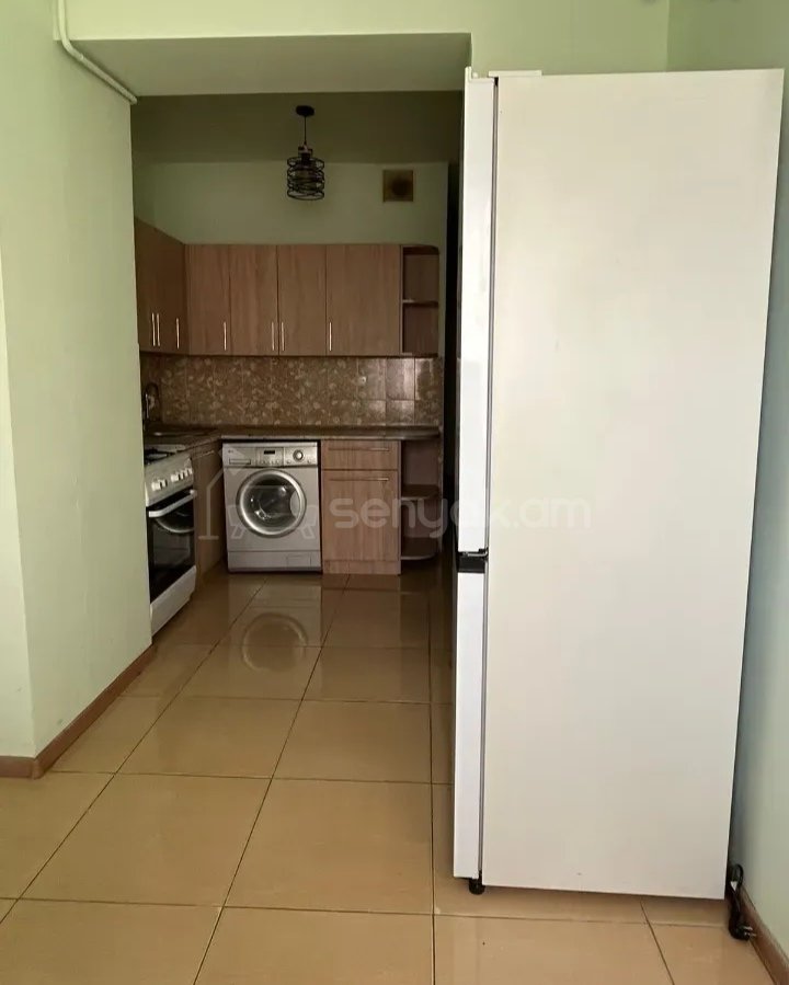 3 Սենյականոց Բնակարան Քարե Շենքում, 80քմ, 2/5 հարկ, Կապիտալ Վերանորոգված, Կահավորված