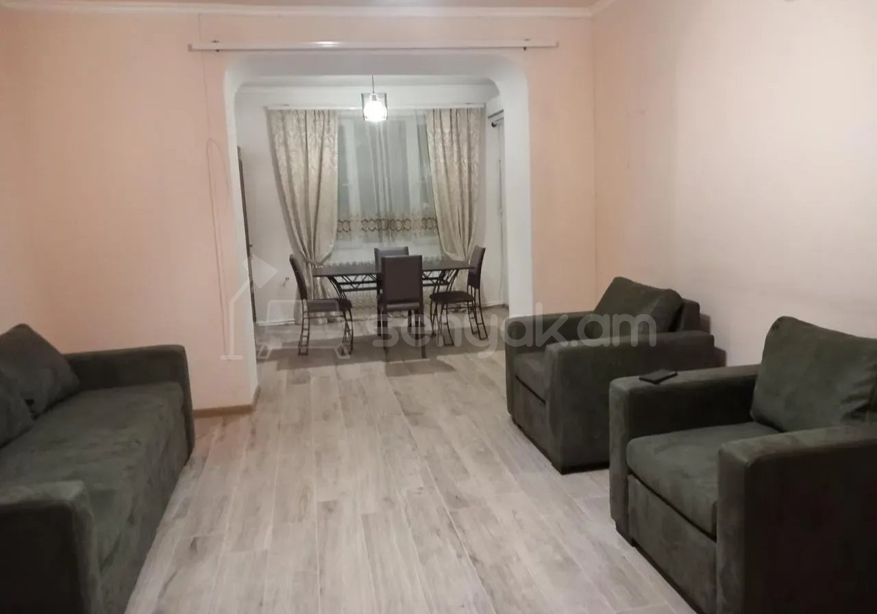 3 Սենյականոց Բնակարան Քարե Շենքում, 80քմ, 2/5 հարկ, Կապիտալ Վերանորոգված, Կահավորված