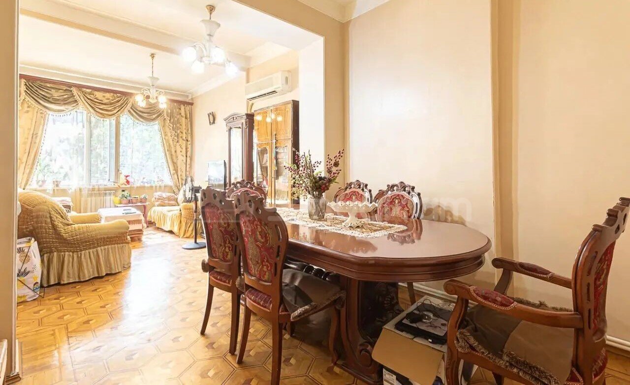 3 Սենյականոց Բնակարան Քարե Շենքում, 95քմ, 2/5 հարկ, Նորմալ Վիճակում