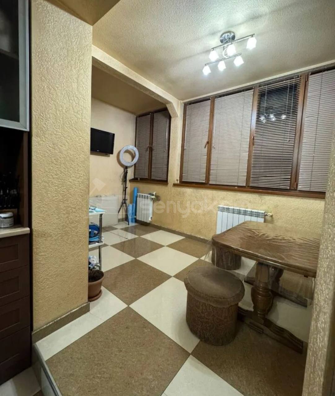 3 Սենյականոց Բնակարան Քարե Շենքում, 72քմ, 1/3 հարկ, Կապիտալ Վերանորոգված, Կահավորված