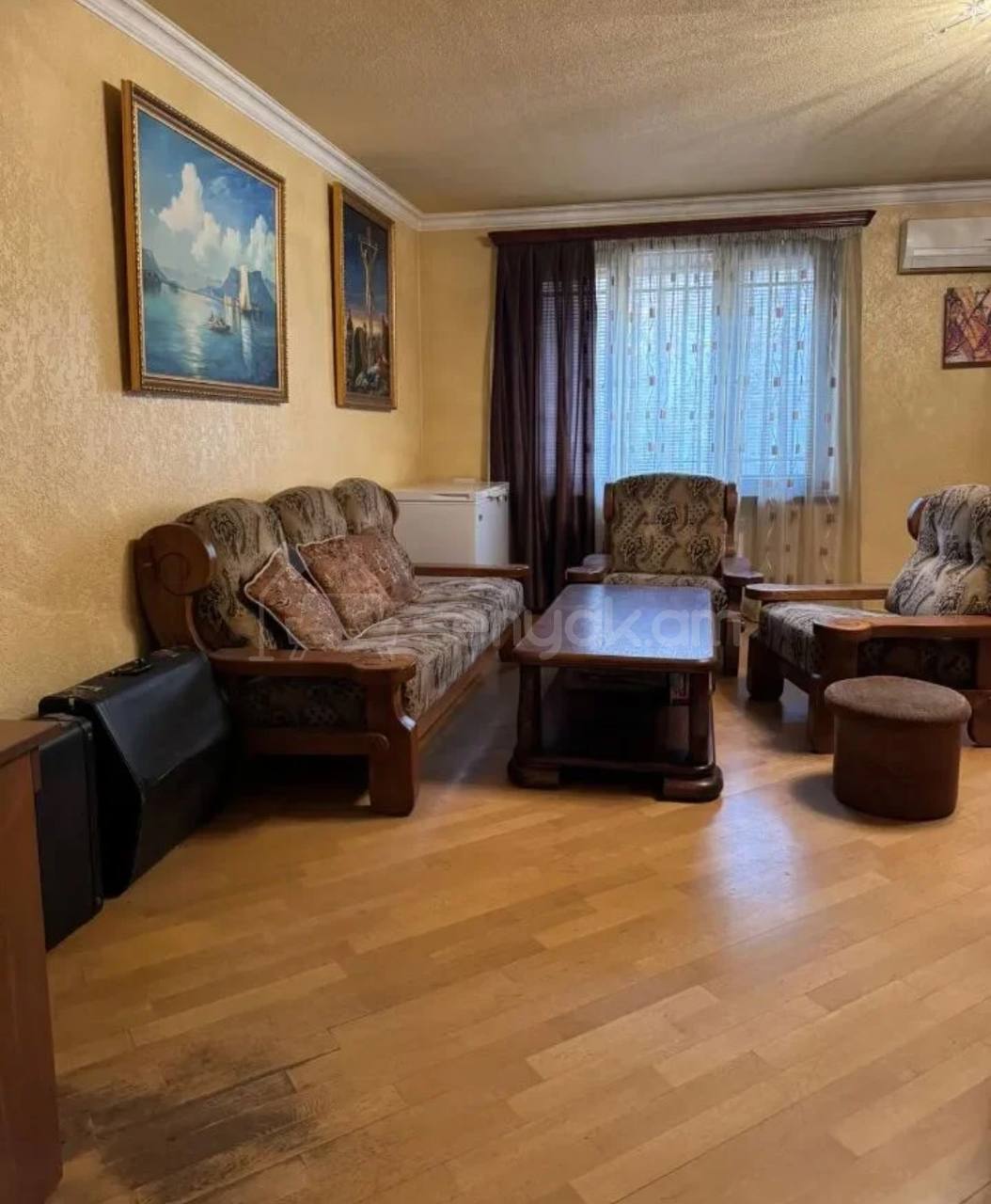 3 Սենյականոց Բնակարան Քարե Շենքում, 72քմ, 1/3 հարկ, Կապիտալ Վերանորոգված, Կահավորված