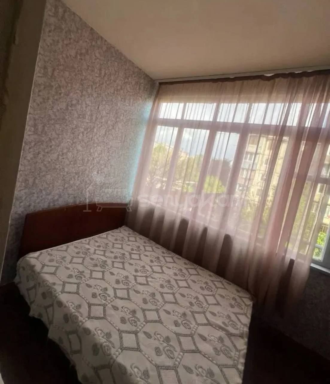 1 Սենյականոց Բնակարան Քարե Շենքում, 40քմ, 2/5 հարկ, Նորմալ Վիճակում, Կահավորված