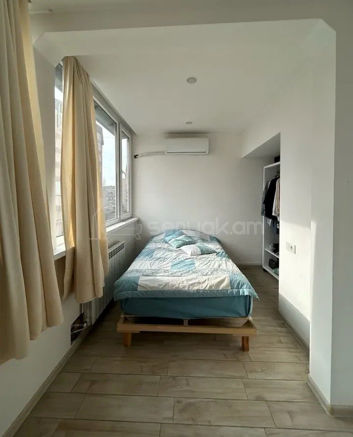 1 Սենյականոց Բնակարան Քարե Շենքում, 42քմ, 5/5 հարկ, Կապիտալ Վերանորոգված