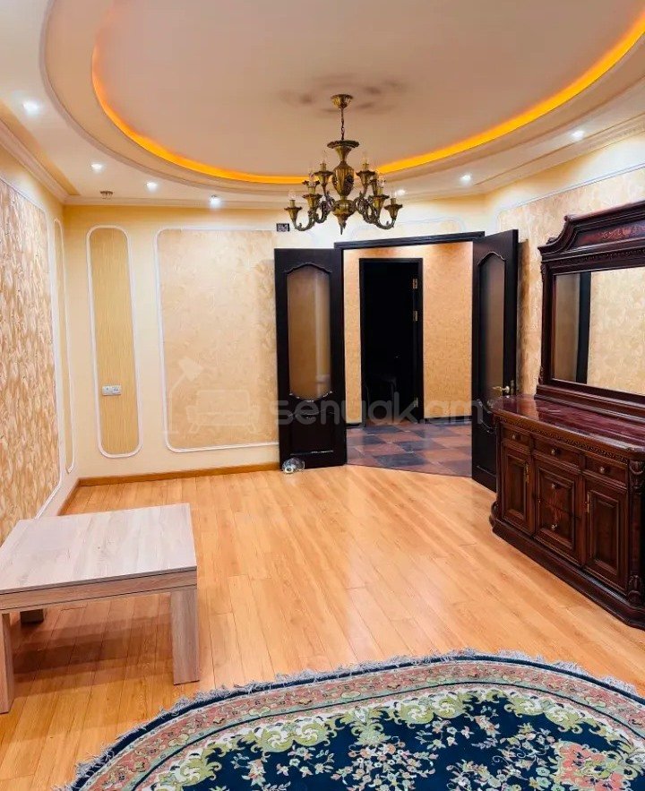 4 Սենյականոց Բնակարան Քարե Շենքում, 85քմ, 4/5 հարկ, Կապիտալ Վերանորոգված