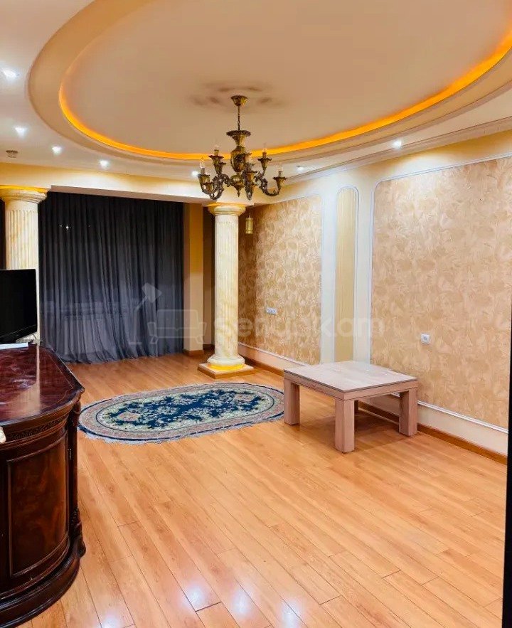 4 Սենյականոց Բնակարան Քարե Շենքում, 85քմ, 4/5 հարկ, Կապիտալ Վերանորոգված