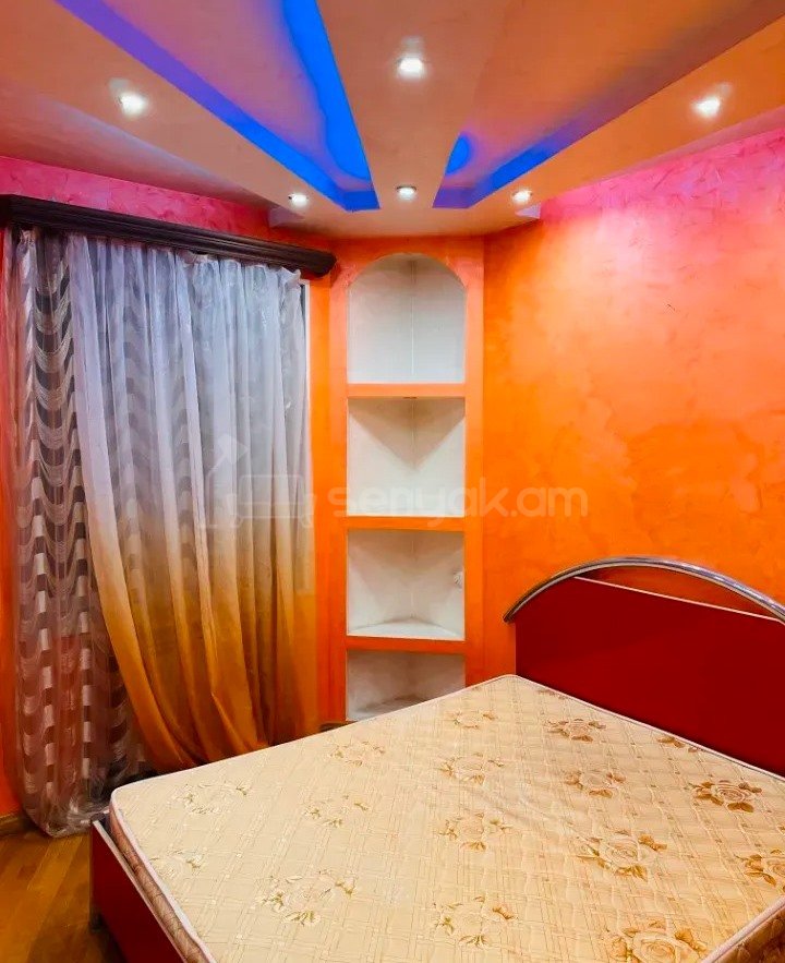 4 Սենյականոց Բնակարան Քարե Շենքում, 85քմ, 4/5 հարկ, Կապիտալ Վերանորոգված