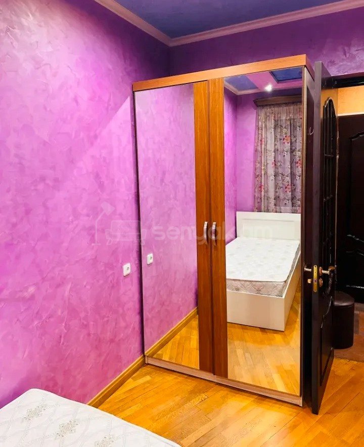 4 Սենյականոց Բնակարան Քարե Շենքում, 85քմ, 4/5 հարկ, Կապիտալ Վերանորոգված