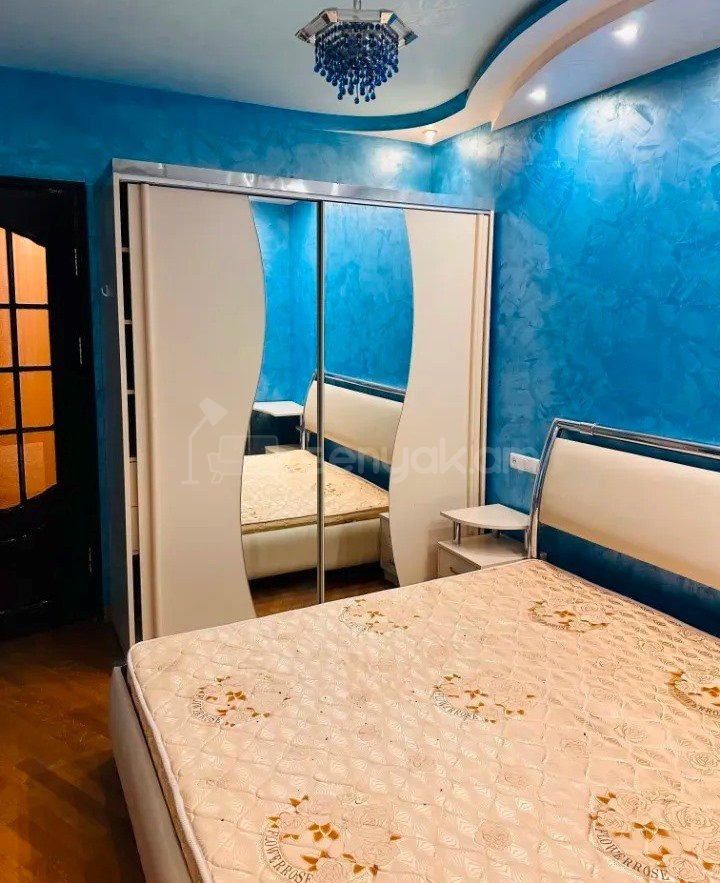 4 Սենյականոց Բնակարան Քարե Շենքում, 85քմ, 4/5 հարկ, Կապիտալ Վերանորոգված