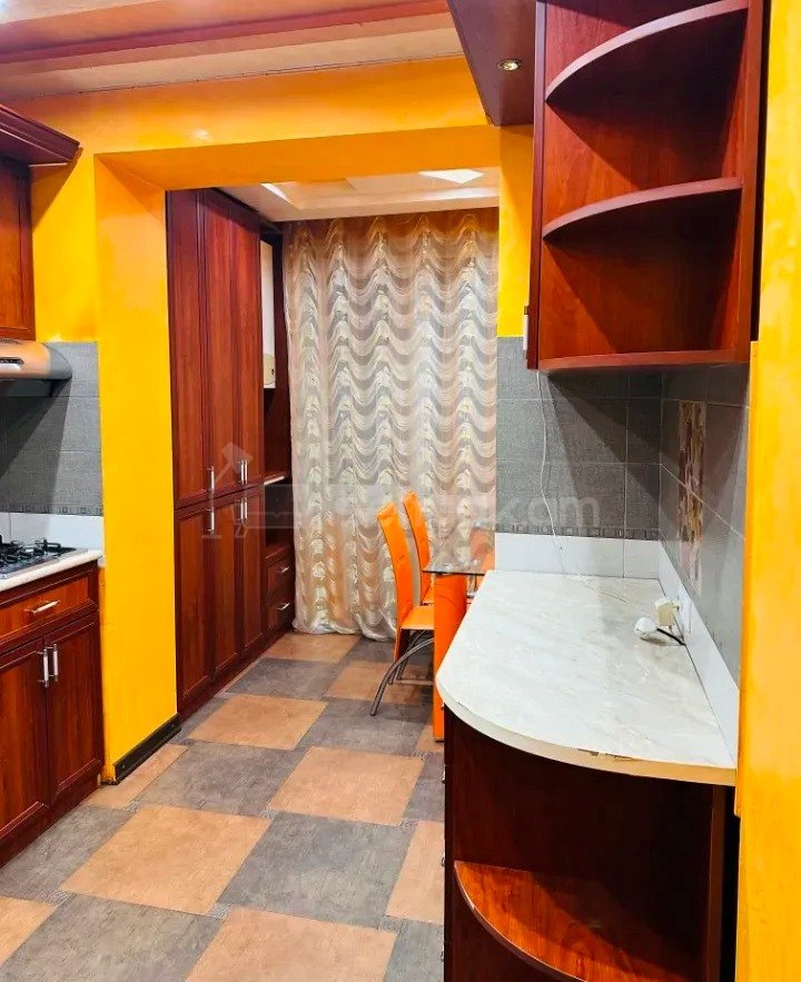 4 Սենյականոց Բնակարան Քարե Շենքում, 85քմ, 4/5 հարկ, Կապիտալ Վերանորոգված