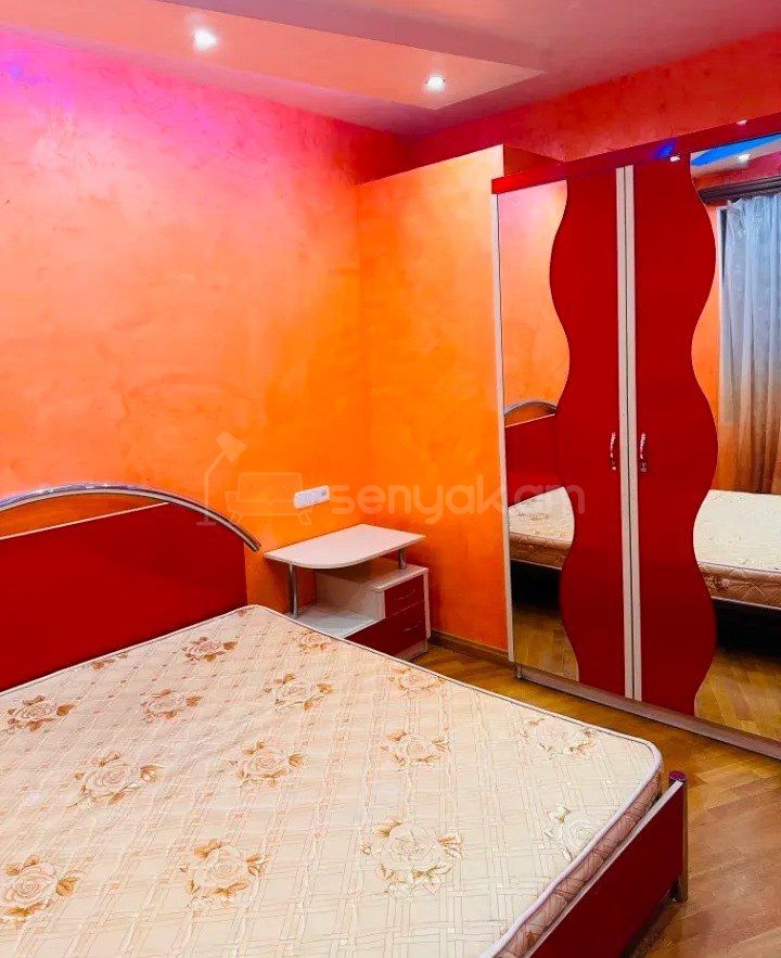 4 Սենյականոց Բնակարան Քարե Շենքում, 85քմ, 4/5 հարկ, Կապիտալ Վերանորոգված