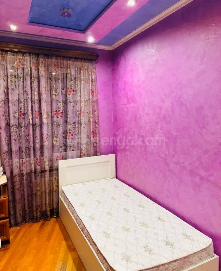 4 Սենյականոց Բնակարան Քարե Շենքում, 85քմ, 4/5 հարկ, Կապիտալ Վերանորոգված