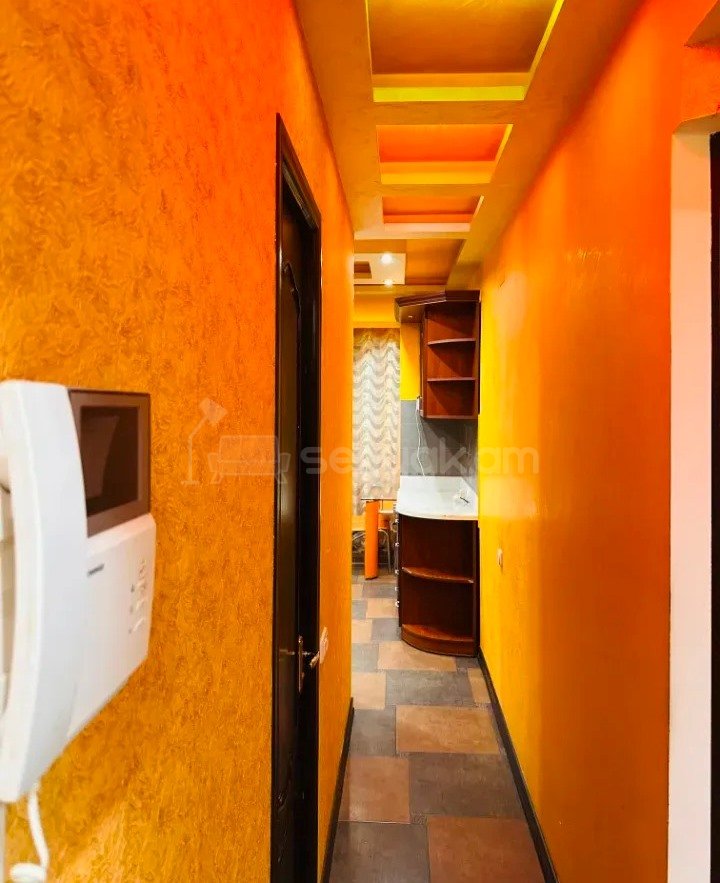 4 Սենյականոց Բնակարան Քարե Շենքում, 85քմ, 4/5 հարկ, Կապիտալ Վերանորոգված