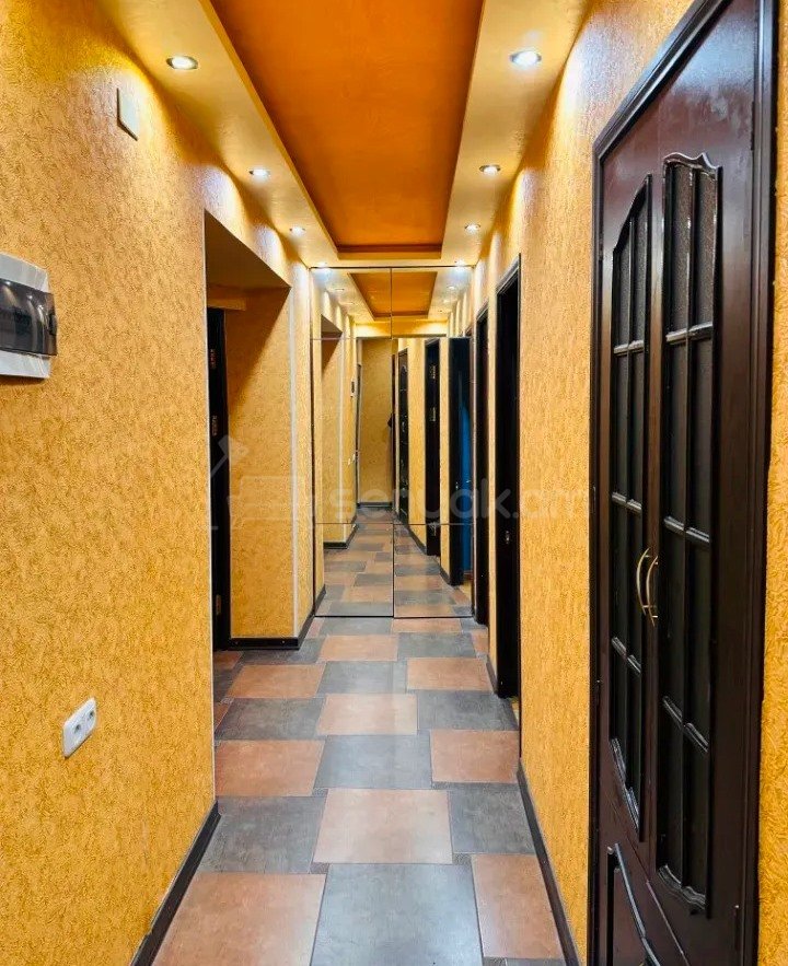 4 Սենյականոց Բնակարան Քարե Շենքում, 85քմ, 4/5 հարկ, Կապիտալ Վերանորոգված