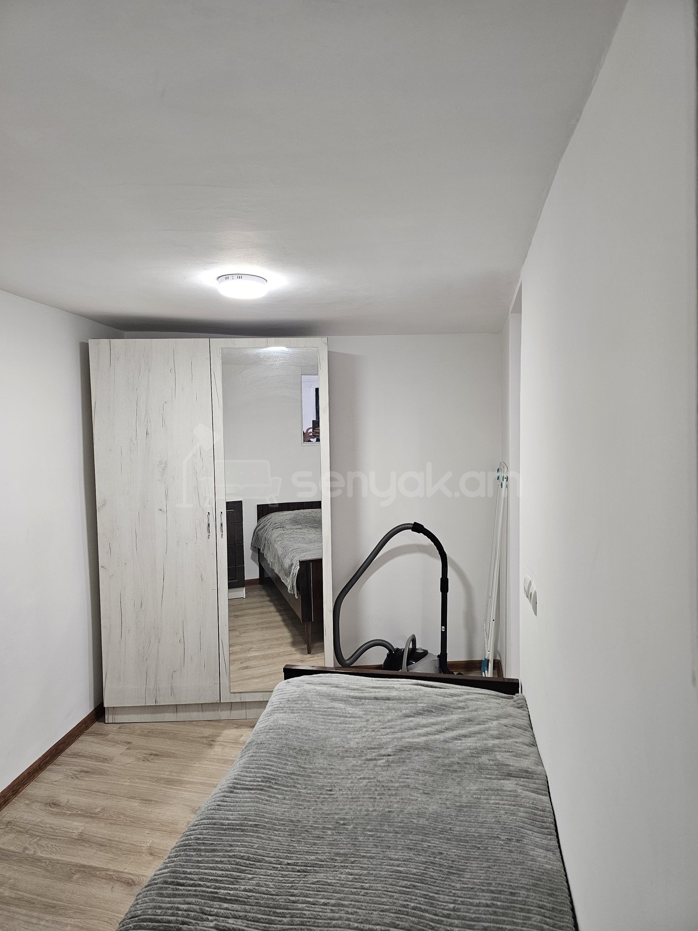 2 Սենյականոց Բնակարան Քարե Շենքում, 41քմ, 2/2 հարկ, Դիզայներական Վերանորոգված, Կահավորված, Արևկող