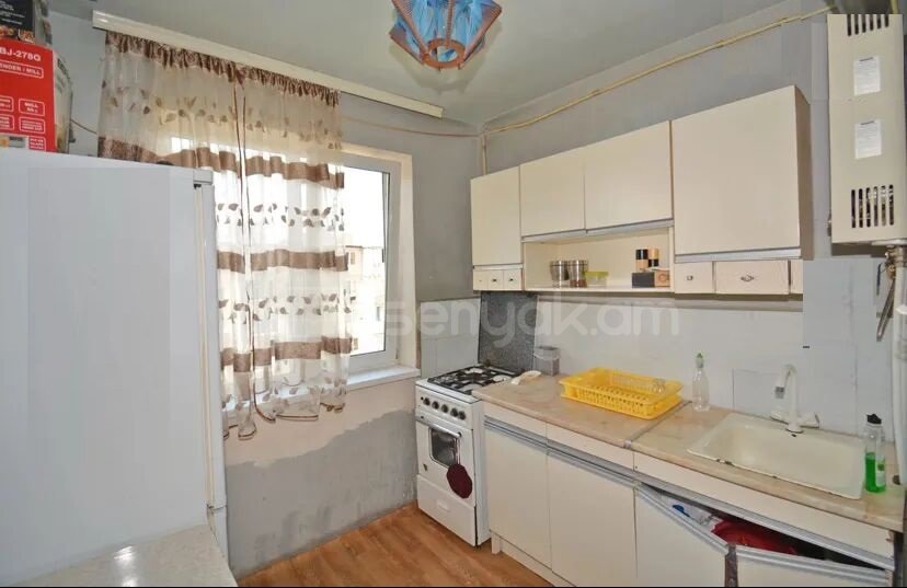 3 Սենյականոց Բնակարան, 50քմ, 5/5 հարկ, Նորմալ Վիճակում