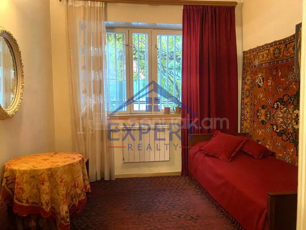 3 Սենյականոց Բնակարան Քարե Շենքում, 180քմ, 1/3 հարկ, Նորմալ Վիճակում, Կահավորված