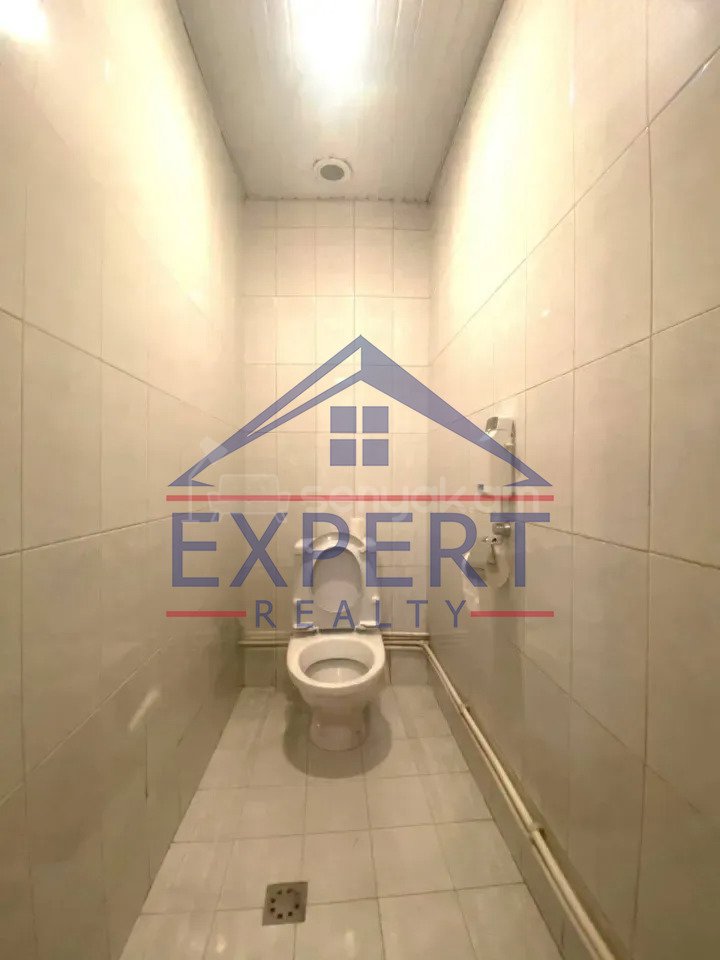 3 Սենյականոց Բնակարան Քարե Շենքում, 180քմ, 1/3 հարկ, Նորմալ Վիճակում, Կահավորված