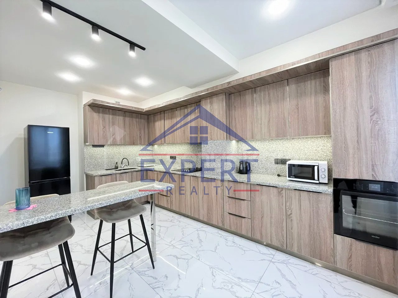 3 Սենյականոց Բնակարան, 91քմ, 9/9 հարկ, Դիզայներական Վերանորոգված, Կահավորված, Արևկող