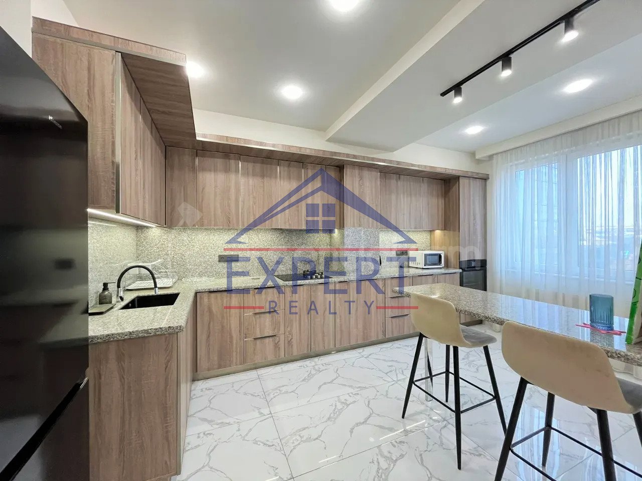 3 Սենյականոց Բնակարան, 91քմ, 9/9 հարկ, Դիզայներական Վերանորոգված, Կահավորված, Արևկող